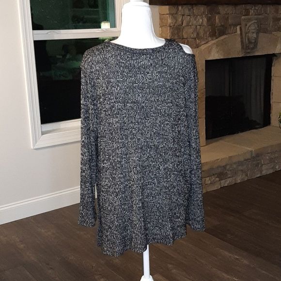 Democracy Size M Black and White Sweater - Picture 3 of 8